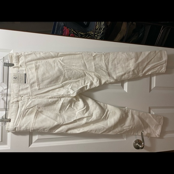 NWT white jeans with rips - Picture 8 of 8